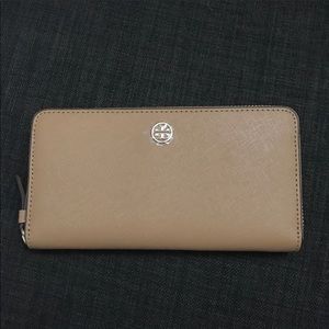 Tory Burch Robinson Zip Continental Wallet Sand